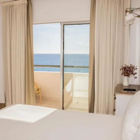 Beachfront In With Sea Views Apartamento *